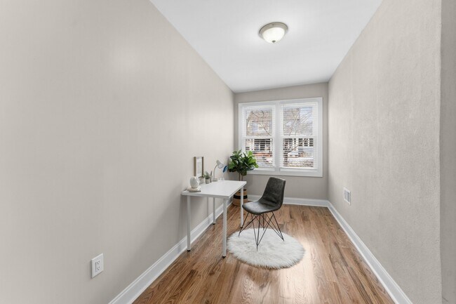 Building Photo - 94-96-96 Montrose St