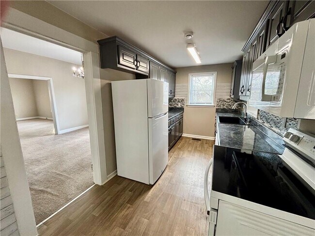 Building Photo - 3302 N Bogan Rd NE