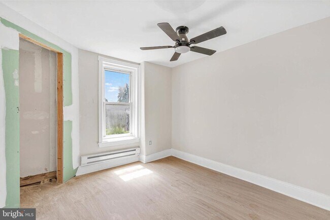 Building Photo - 312 E Shedaker St