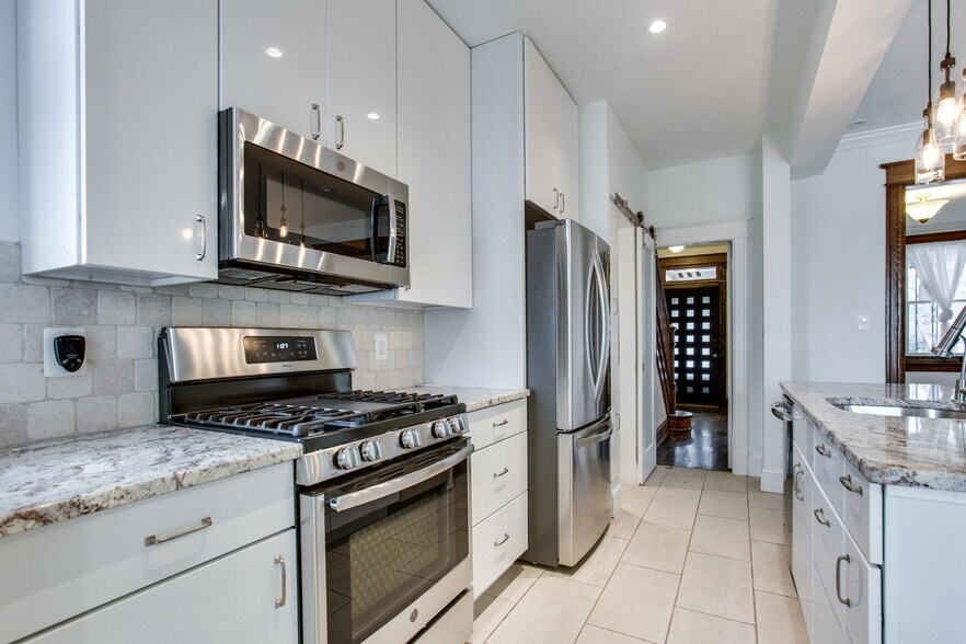 Kitchen - 702 Ingraham St NW