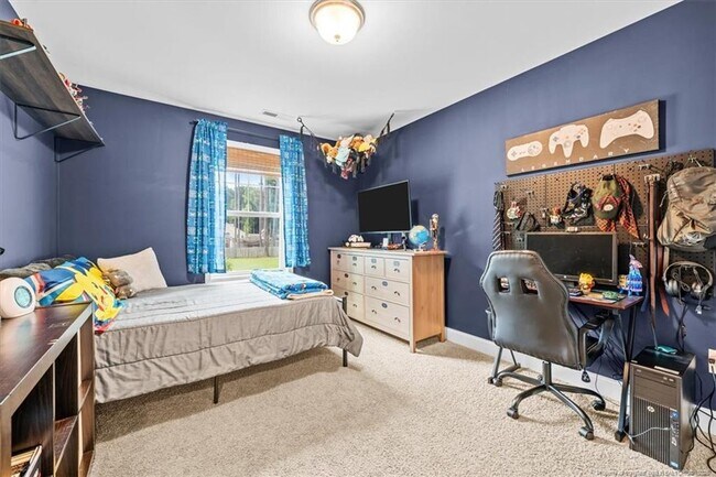 Building Photo - 400 Everest Ct