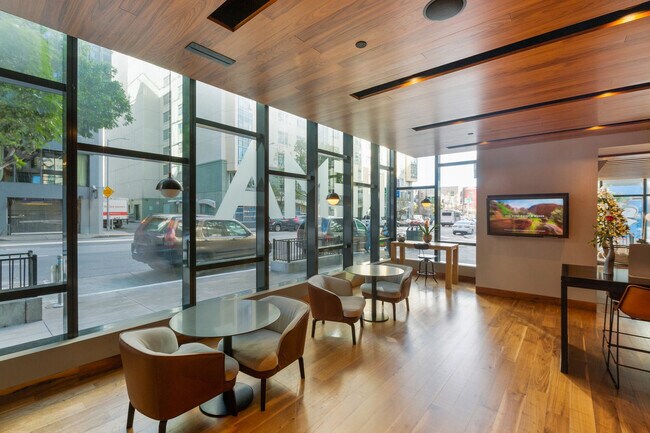 Building Photo - 8 10th St