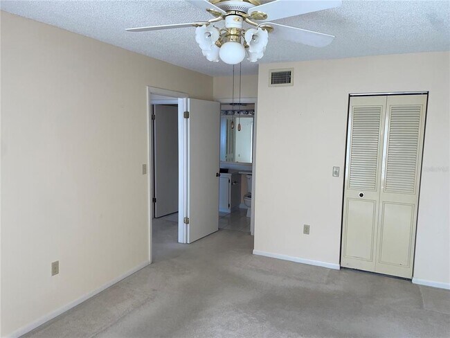 Building Photo - 2642 Pine Ridge Way S