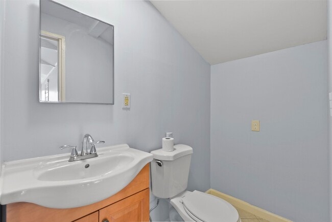 Building Photo - 950 Lamonte Ln