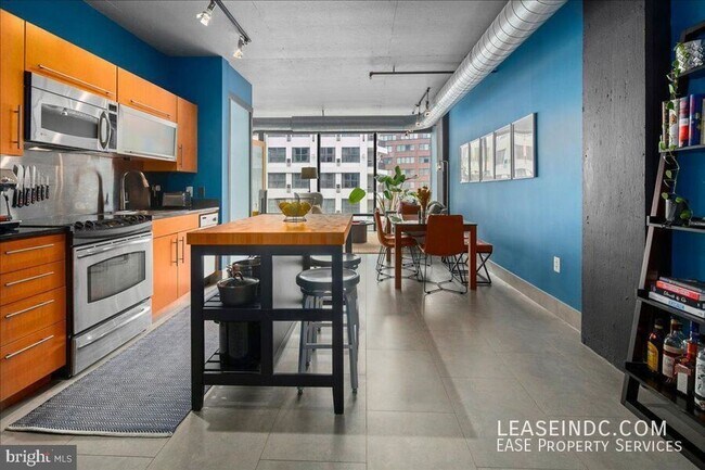 Building Photo - 1133 14th St NW