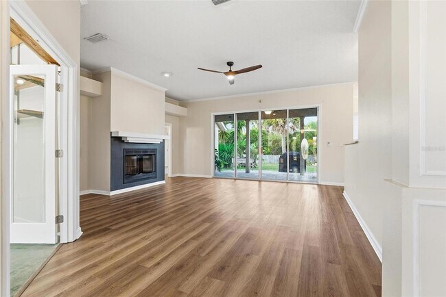 Building Photo - 7 Deerwood St