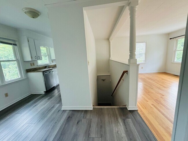 Building Photo - 1480 Boxwood Dr