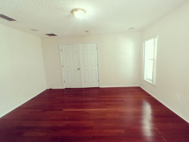 Building Photo - 17411 Woodcrest Way