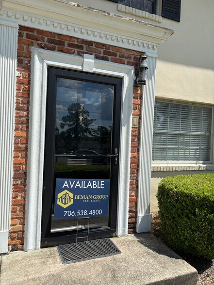 Primary Photo - 2846 Walton Way