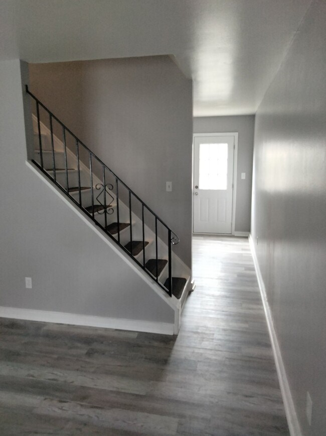 Building Photo - 4 Poplar St
