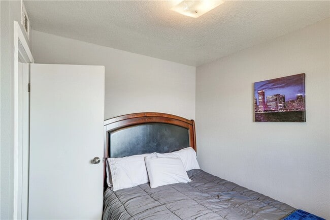 Building Photo - 644 Swan Dr