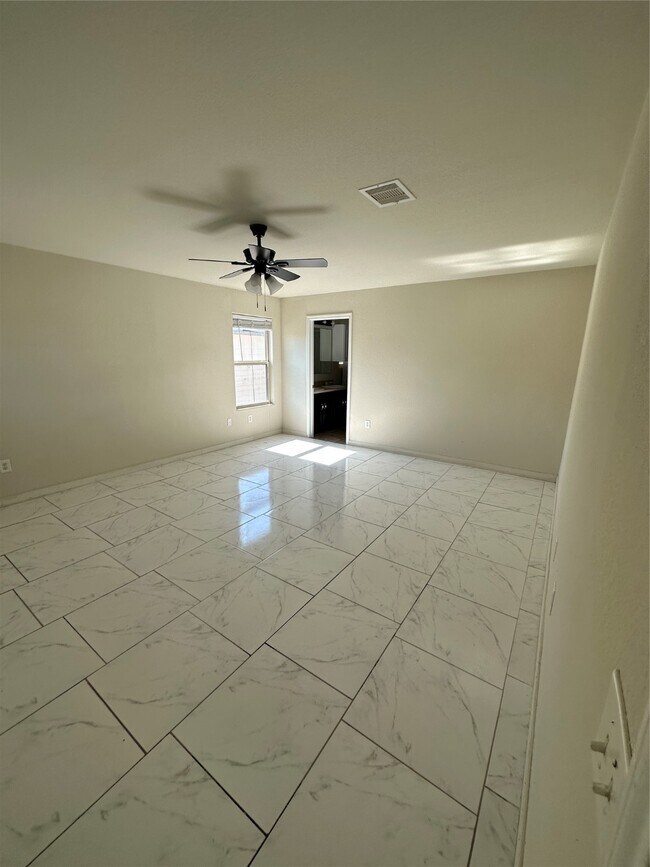 Building Photo - 10011 Sanders Rose Lane