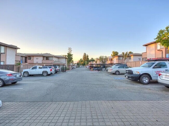 Building Photo - Comfortable 1-Bedroom Condo in Gated Palmi...