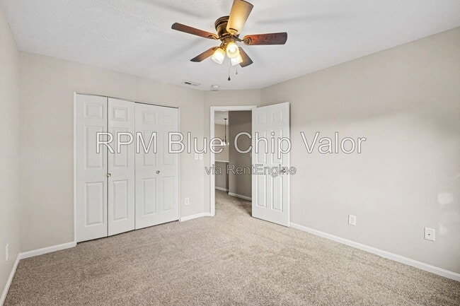 Building Photo - 5290 Bay Pointe Dr