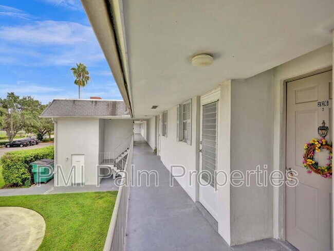 Building Photo - 10193 N Military Trl
