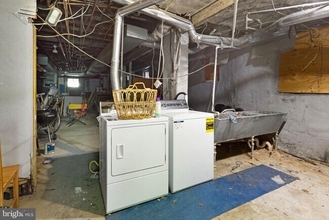 Building Photo - 4411 Pine St