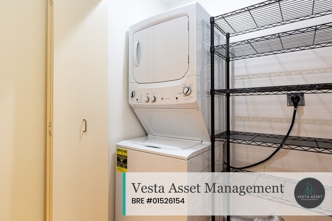 Building Photo - Lower Pacific Heights: Spacious 2-Level  L...