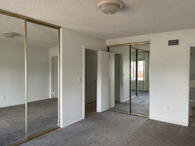 Building Photo - 9119 Inverness Rd