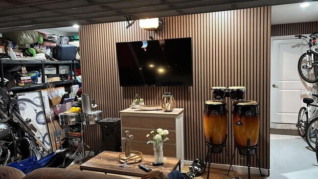 Building Photo - 279 Bergamot Lp