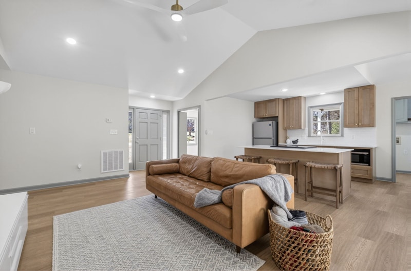 Building Photo - 421 Danielle Dr