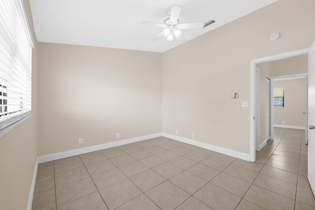 Building Photo - 3281 E Golf Blvd