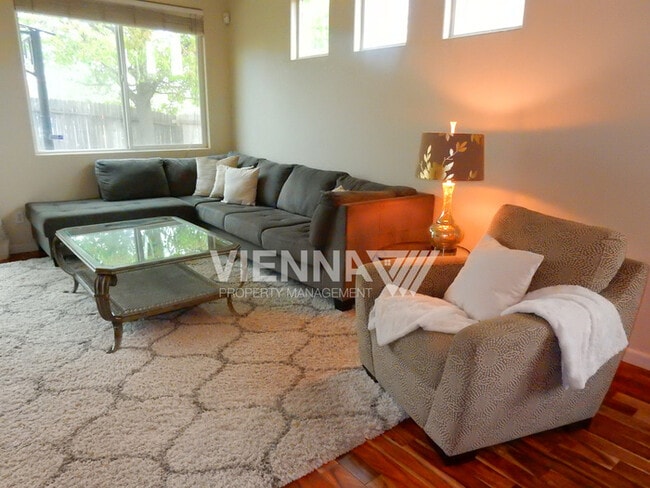 Building Photo - 550 Davenport Way