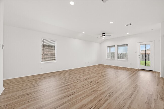 Building Photo - 21522 Violet Rdg Rd