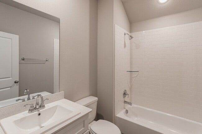 Building Photo - 5917 Bellflower Dr