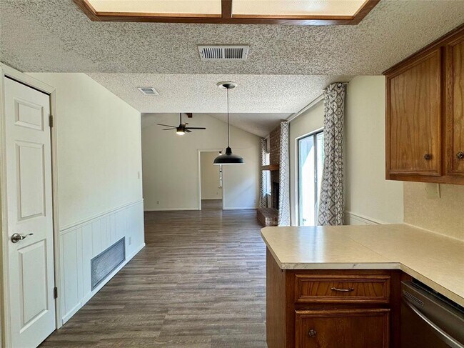 Building Photo - 1203 Yorkshire Ln