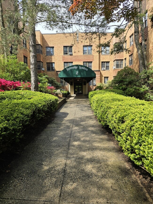 Primary Photo - 2 Greenridge Ave