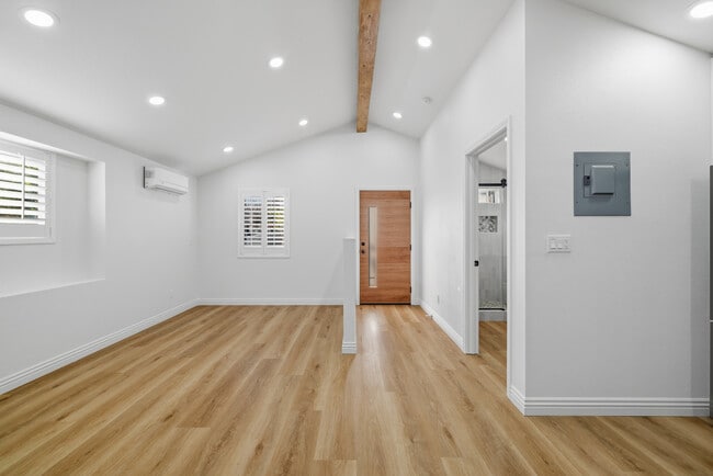 Building Photo - 12511 Landale St