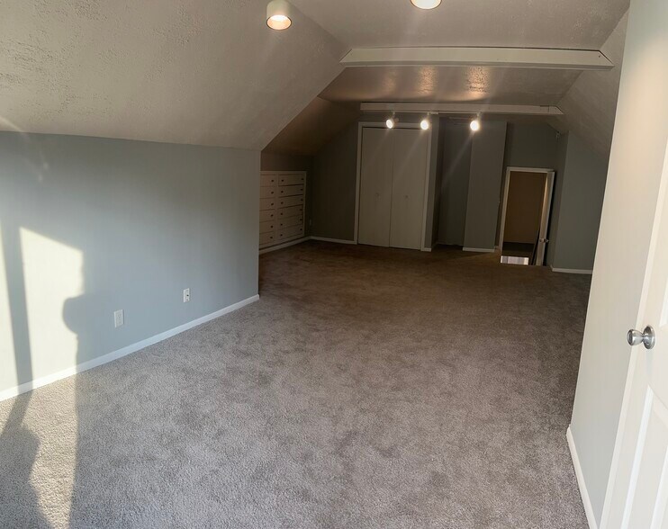 Building Photo - 3858 Wooddale Ave S
