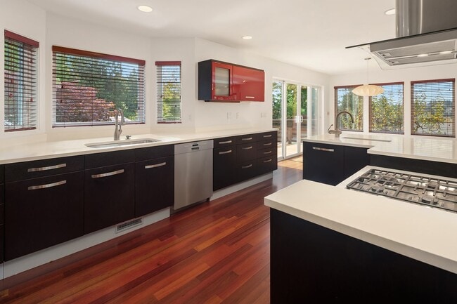 Building Photo - 4bd/3.5ba Kirkland House