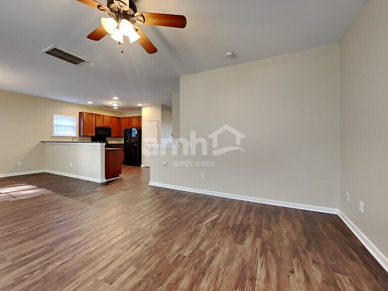 Building Photo - 577 English Oak Cir