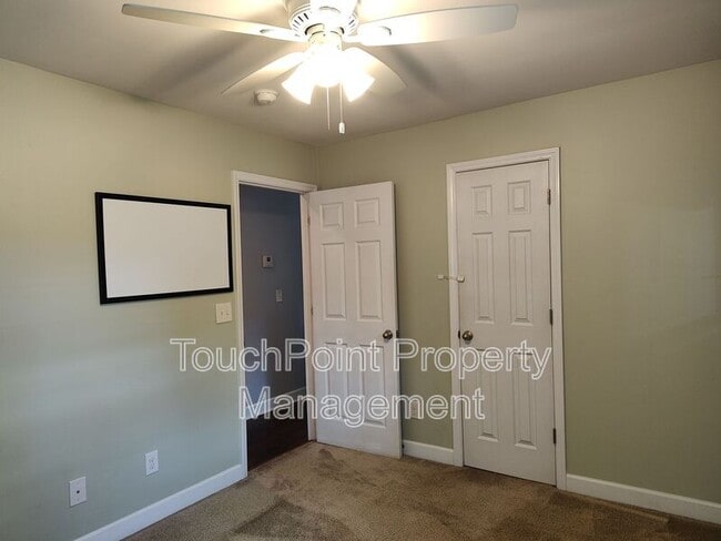 Building Photo - 303 Cedarwood Ln
