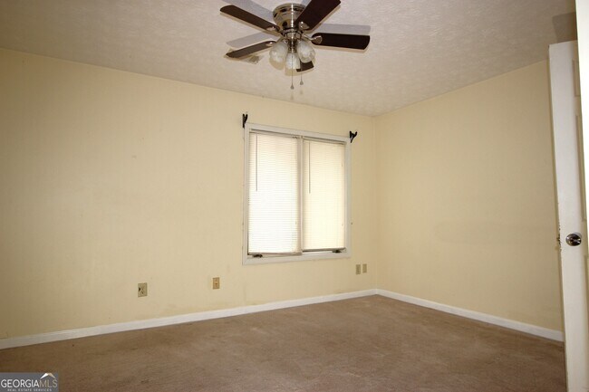 Building Photo - 1517 Stoneleigh Way