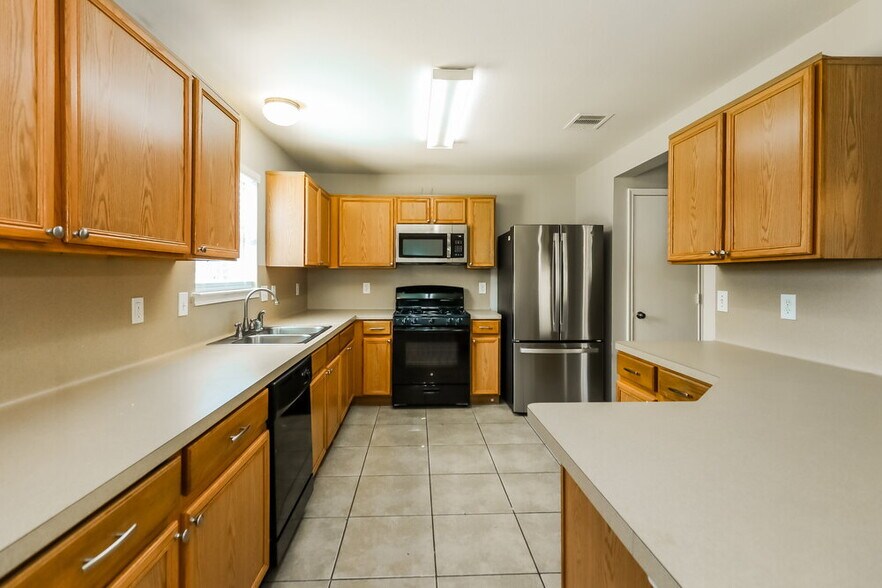 Building Photo - 7627 Cypress Edge Dr