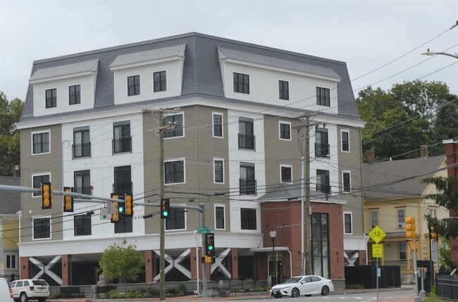 Building Photo - 2 Silver St