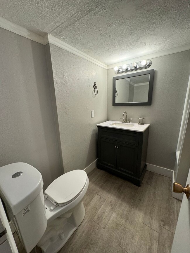 Building Photo - 3 bed 2.5 bath near Pacific Terrace