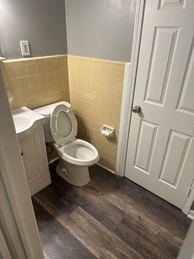Building Photo - 3 bed fully renovated MHA Vouchers Welcomed!!!