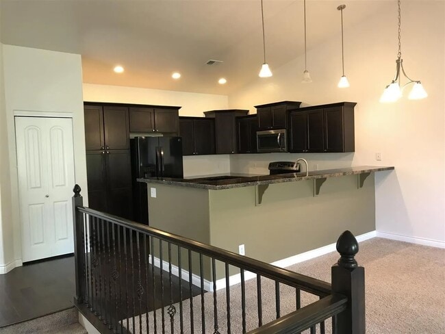 Building Photo - 331 Cliff View Dr