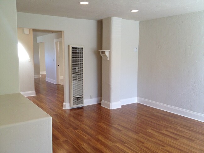 Building Photo - CM530L