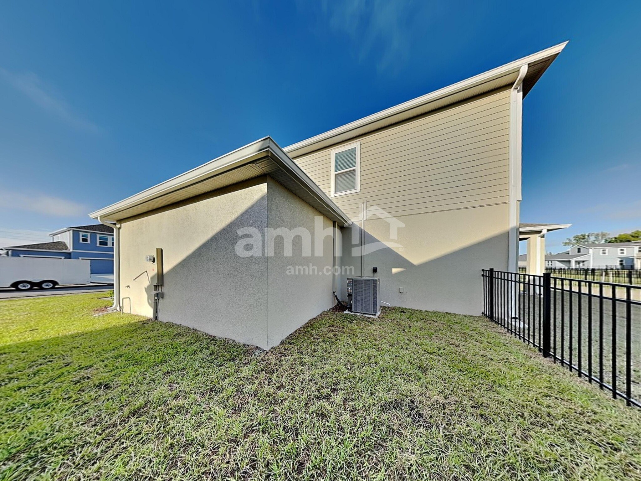 Building Photo - 2908 20th Ave W