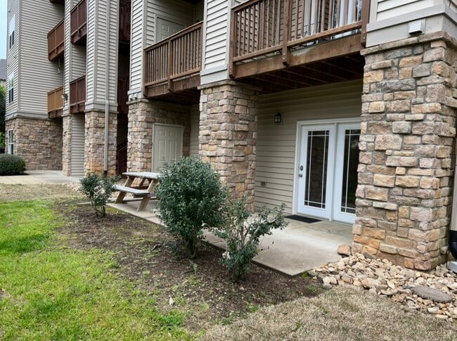 Primary Photo - 302 Harts Cove Way