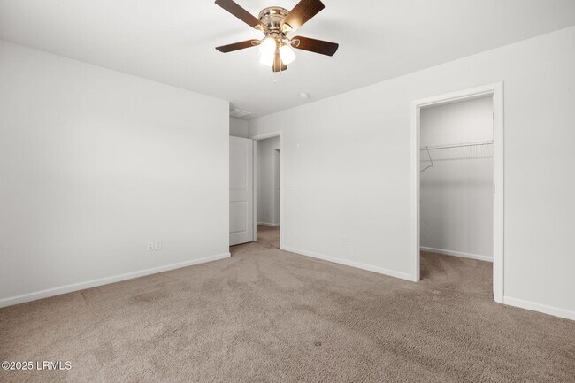 Building Photo - 98 Great Bend Dr