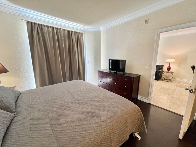 Building Photo - Meridian FURNISHED 2 BDR /2 BATH Luxury Condo - RESORT STYLE LIVING, 1-1/2 Blocks From The Heart ...