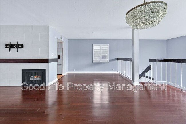 Building Photo - 2564 Navarra Dr