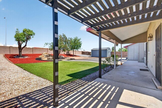 Building Photo - 2413 Agua Fria Dr NE