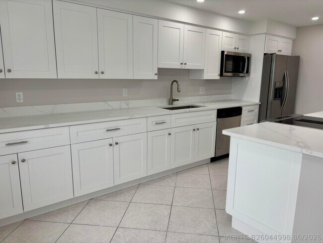 Building Photo - 4280 Galt Ocean Dr