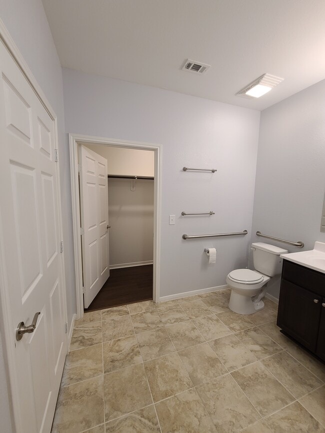 Building Photo - 3151 Roe Dr